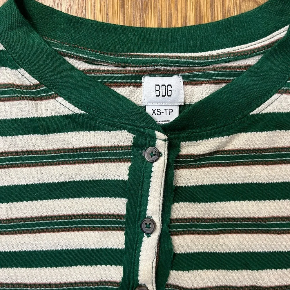 Urban Outfitters BDG Harvey Striped Henley Tee Size Small - Picture 6 of 8